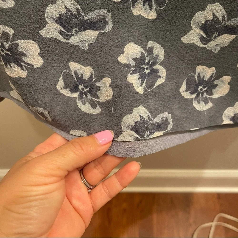 Tory Burch 100% silk Gray floral print blouse Womens size 10 Lined Logo prints